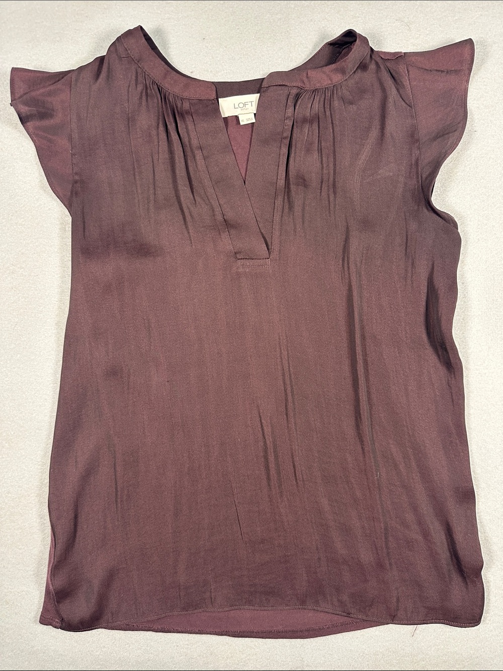 LOFT Outlet Split V-Neck Ruffle Cap Sleeve Satin Top - Plum XS
